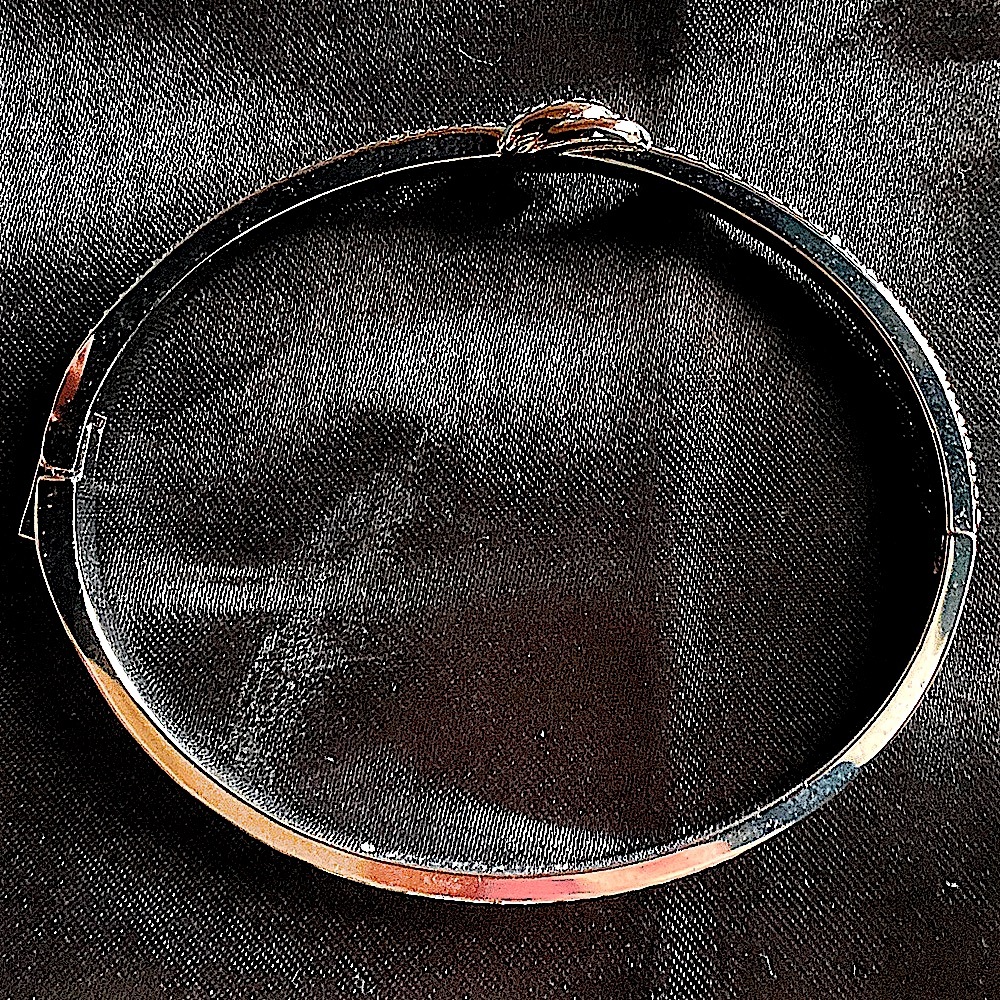 ✨Givenchy - Crystal Pavé Knot Bangle Bracelet✨
NWOT/NO ORIGINAL BOX - Picture 16 of 16